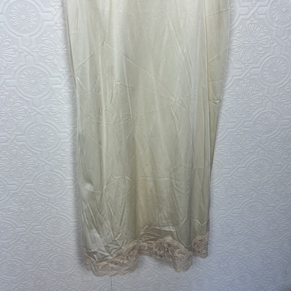 Vintage Slip Dress Vanity Fair Size 36 Cream White Lacey Silky Delicate Vneck - Picture 4 of 9